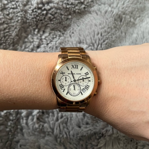 Gold Michael Kors watch, Roman numerals - Picture 1 of 5